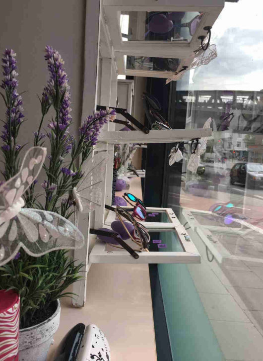 Schmetterlingsdeko mit Lavendel bei Optik Pfeiffer
